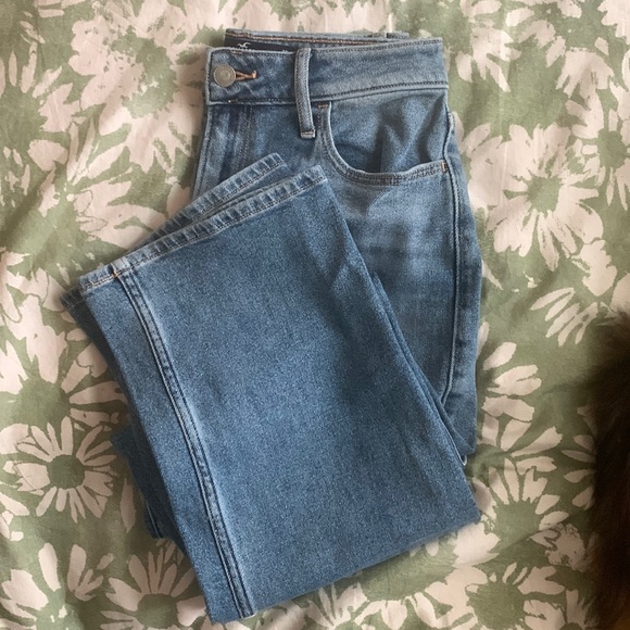 Medium wash hollister straight jeans, 1 - Picture 1 of 3